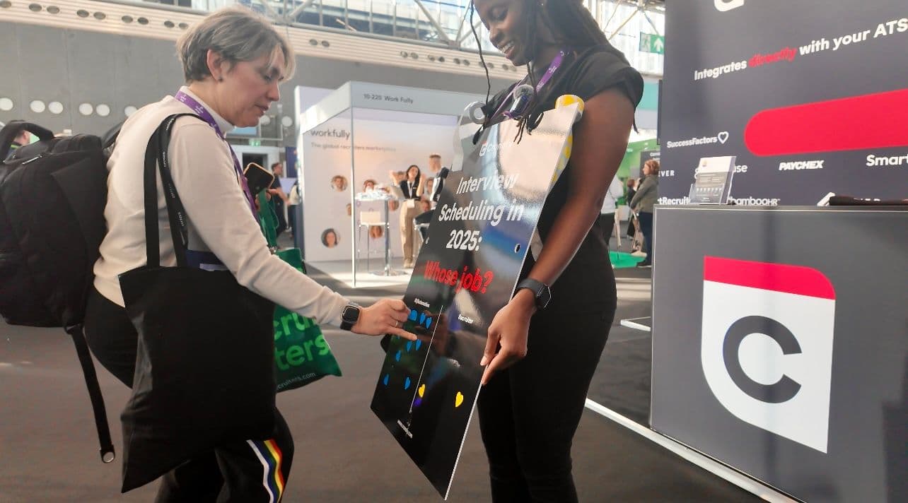 TA-leader-at-HRTech-Europe-interacting-with-a-Cronofy-rep